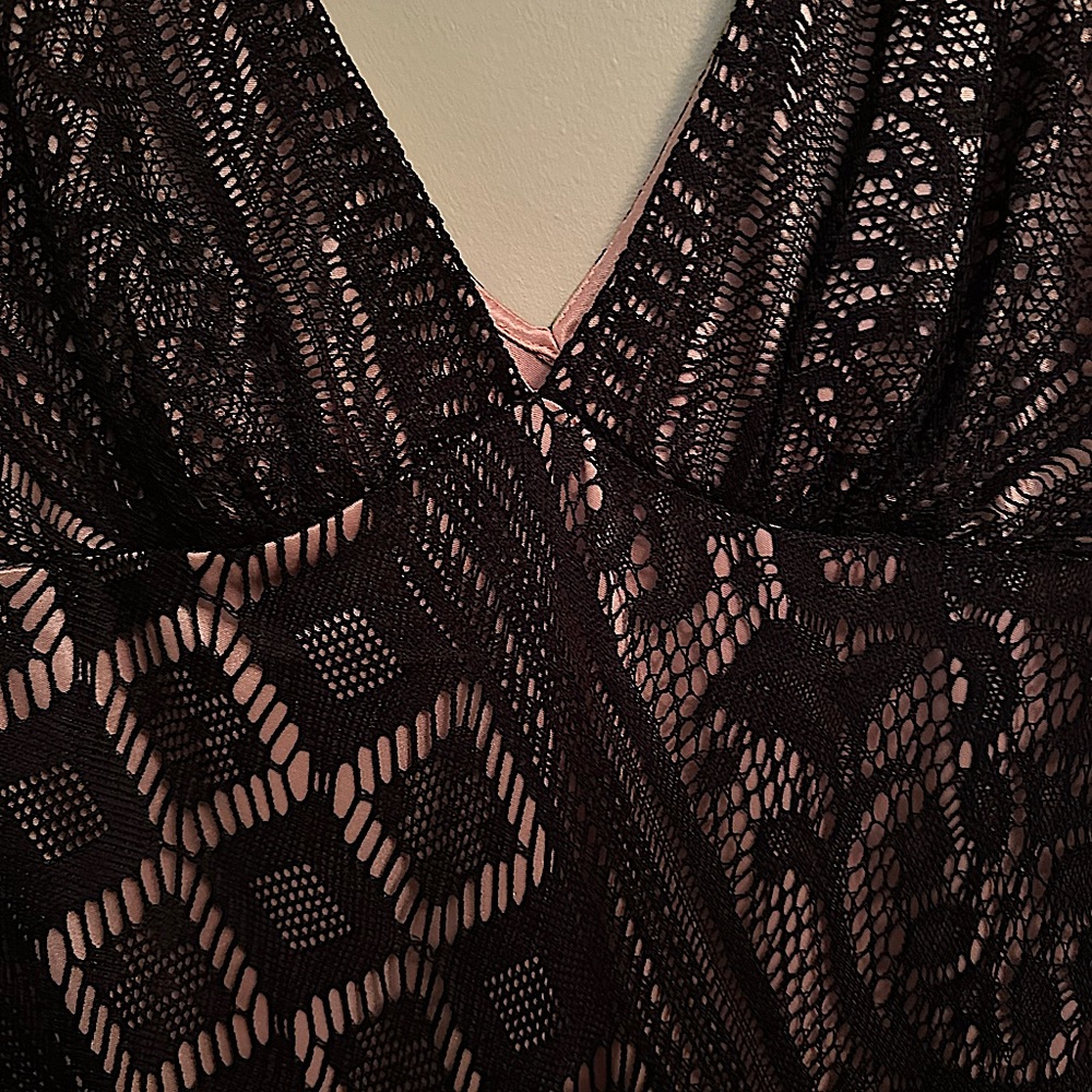 NWOT Moda International by Victoria’s Secret cocktail dress w/beige silky liner. - Picture 3 of 3